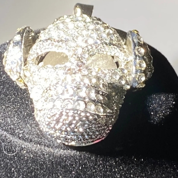 Silver plated crystal skull wearing headphones necklace with adjustable chain - Picture 7 of 15